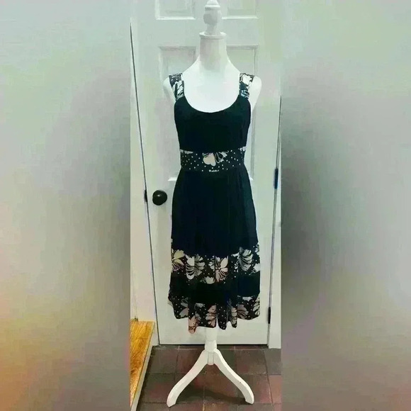 Maggy Boutique Dresses & Skirts - Maggy Boutique black dress, size 4, pleated bust, ties in the back, back zipper.